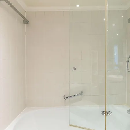 Trelleborgallee, 140 *